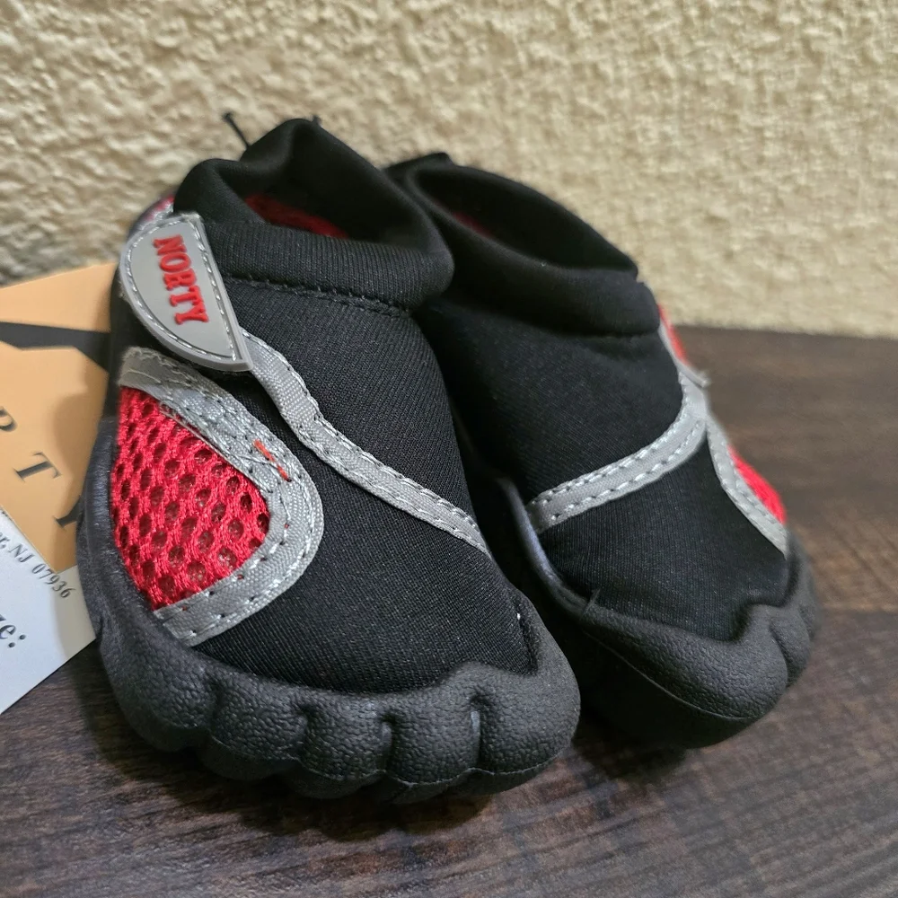 Norty Boys Water Shoes‎ Beach Footwear Black & Red NWT Size Toddler 5